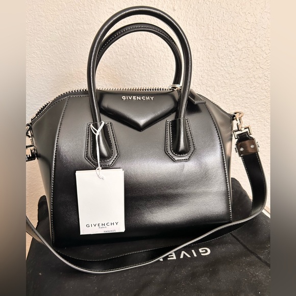 SOLD SOLD ‼️‼️‼️Givenchy bag medium sized. - Picture 2 of 7